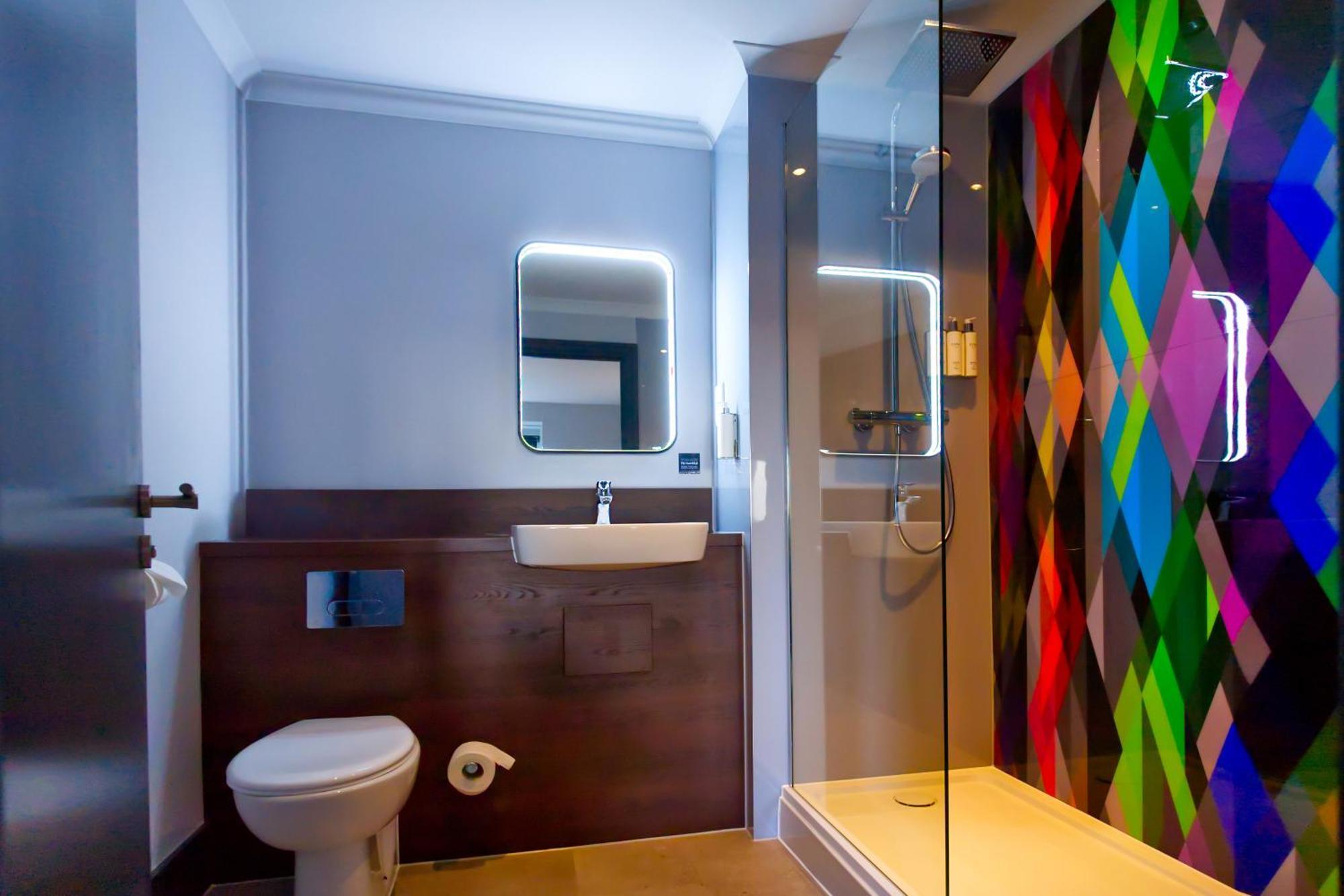 Village Manchester 3*