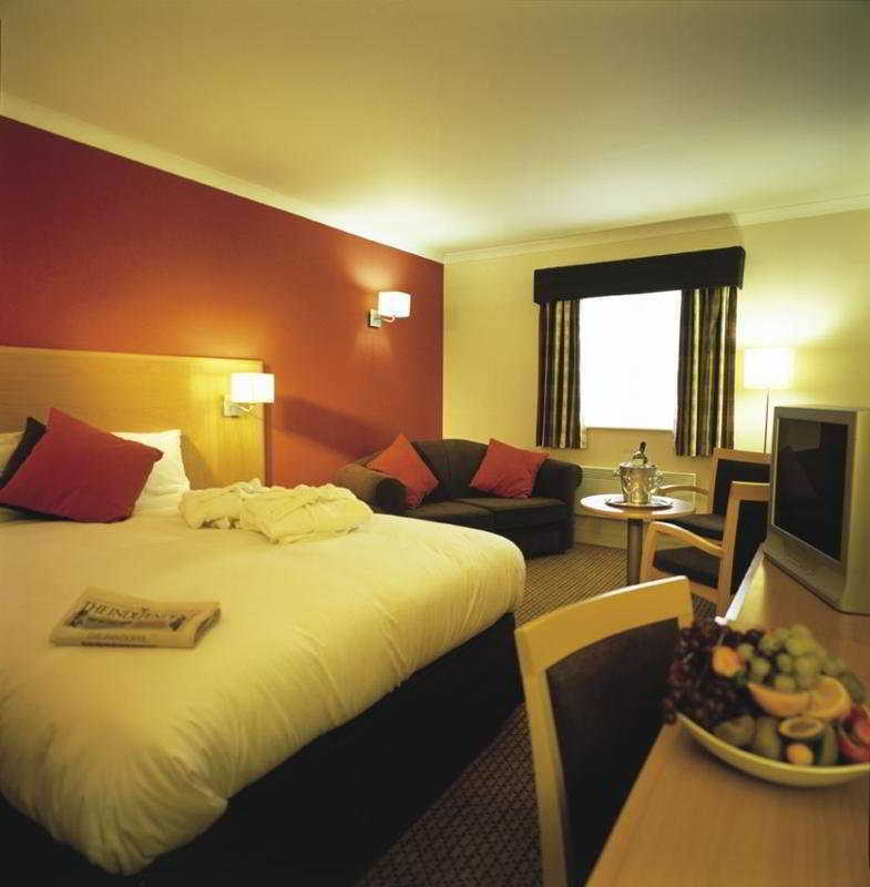 Village Manchester 3* Hyde