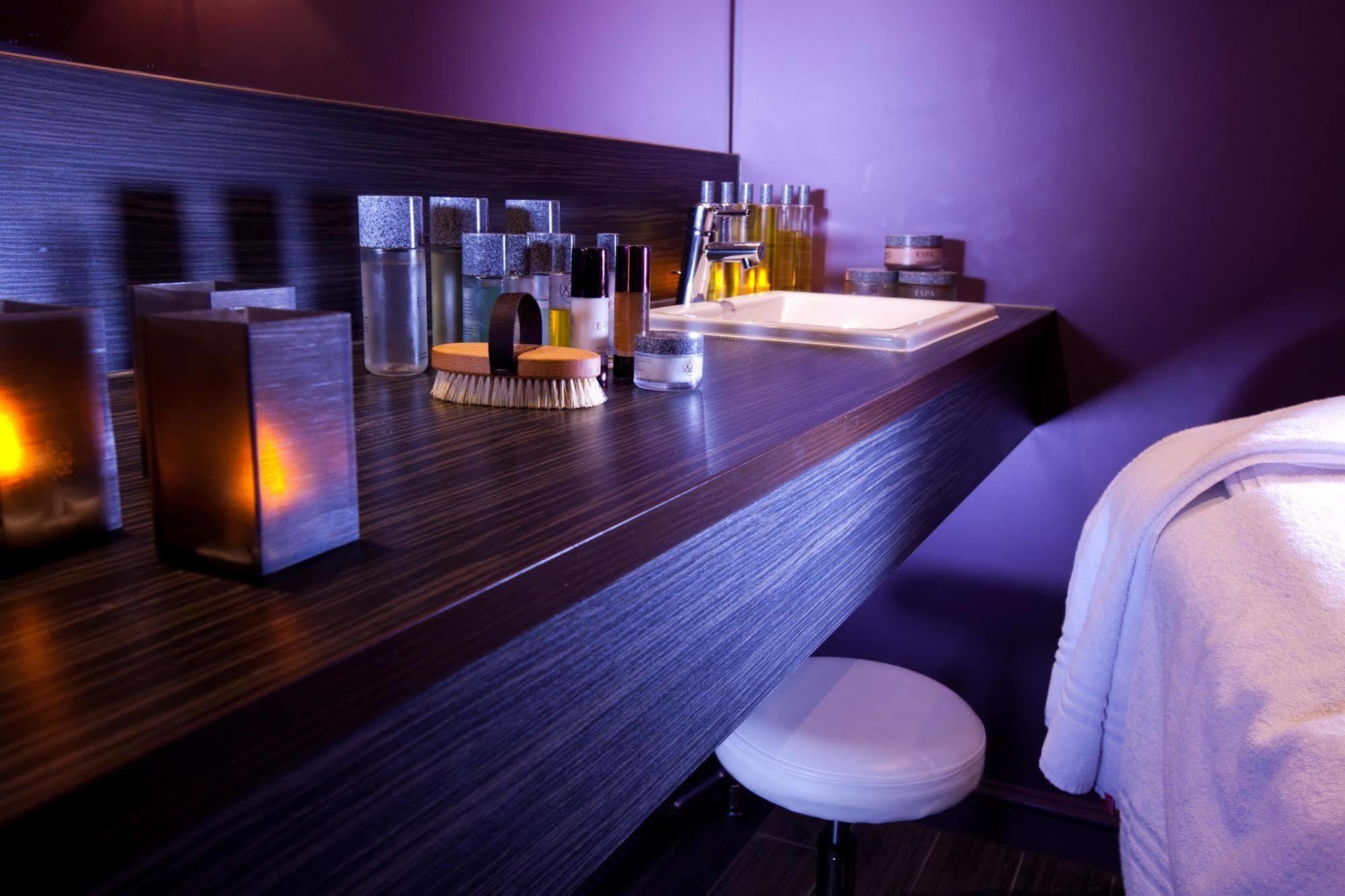 Hotel Village Manchester 3*